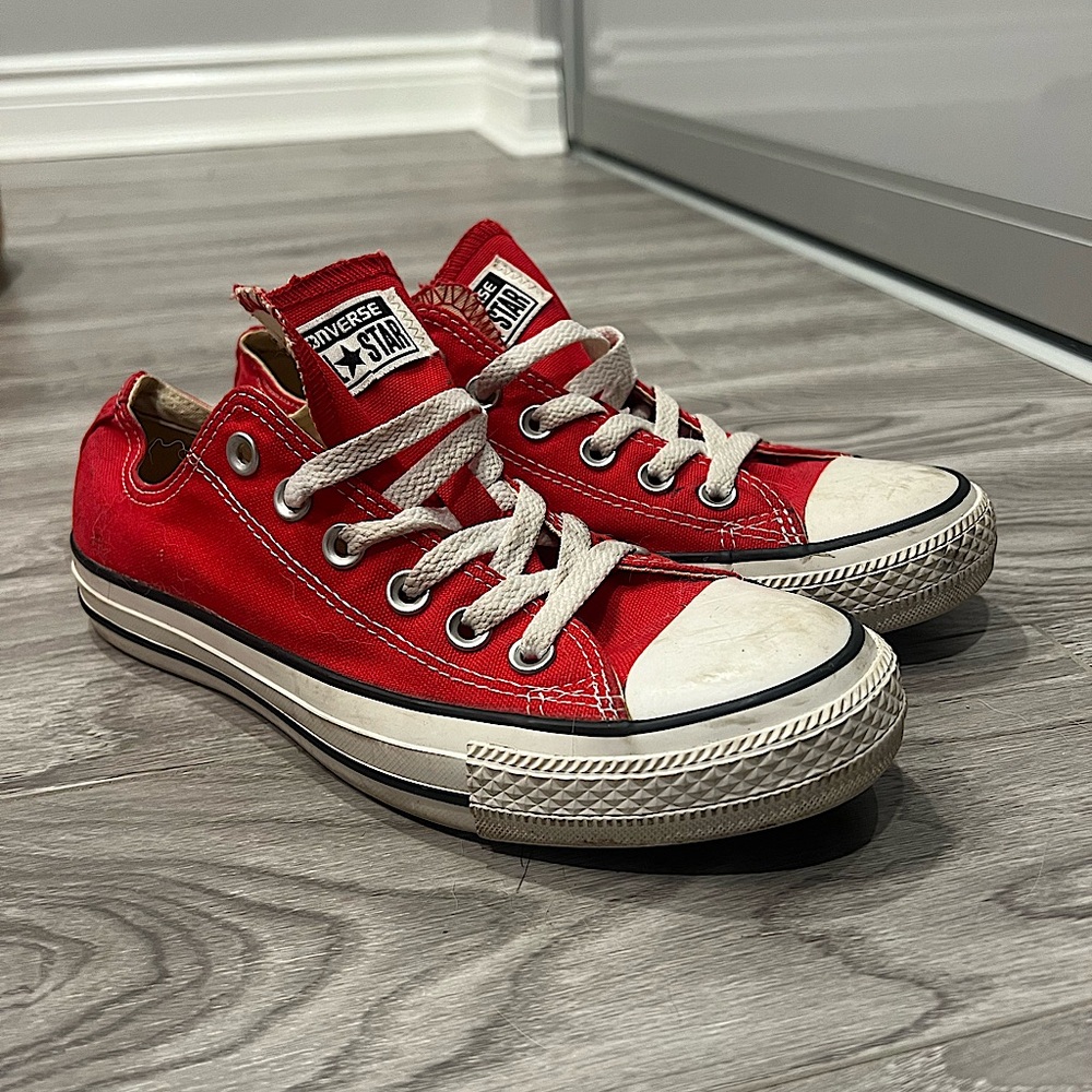 RED WOMENS CONVERSE— SIZE 5.5